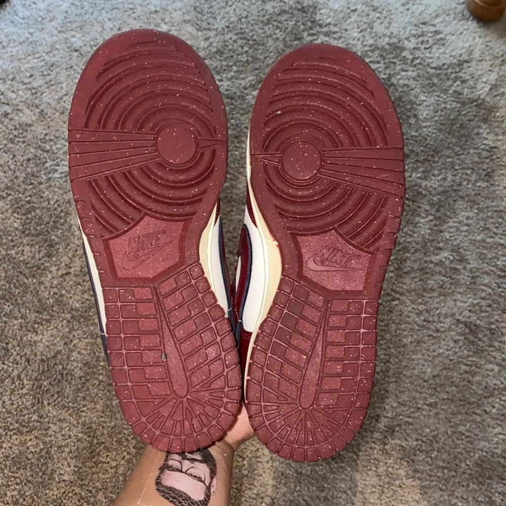 Nike Women's Sneakers in White and Burgundy with Gold Accents